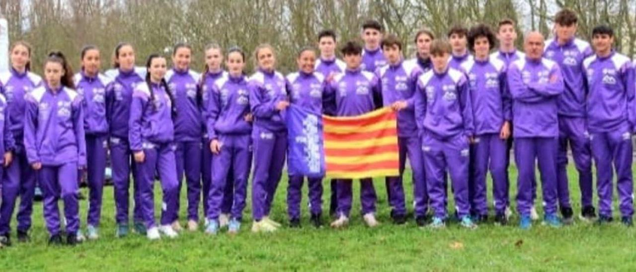 Atletas y técnicos de la expedición balear que compitió en los Nacionales de cross en Pamplona. | R.D.