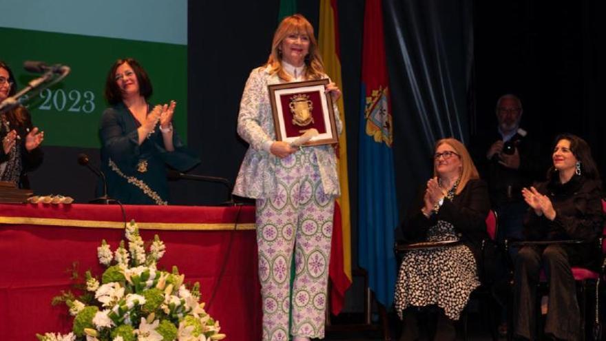 La diseñadora Charo Ruiz, en tres momentos de la gala celebrada en Marchena.