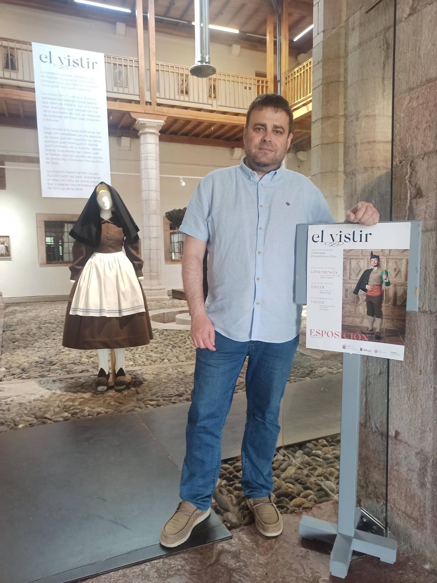 EN IMÁGENES | Así es la exposición "El vistir" sobre el traje tradicional asturiano