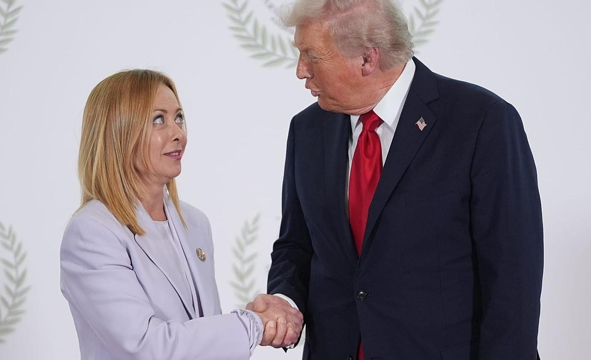 Meloni saluda a Trump en uno de sus últimos encuentros... ahora la relación entre ambos se ha enfriado por la guerra con Irán