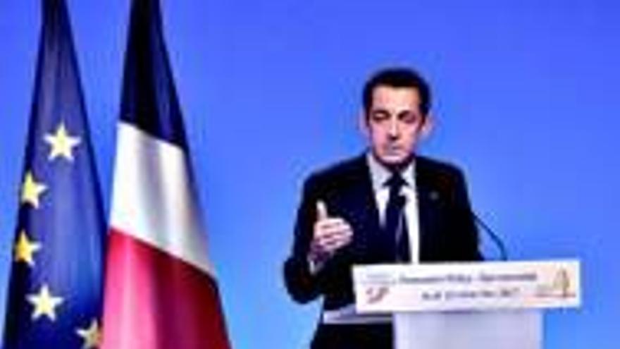 Sarkozy atribuye los disturbios al gamberrismo