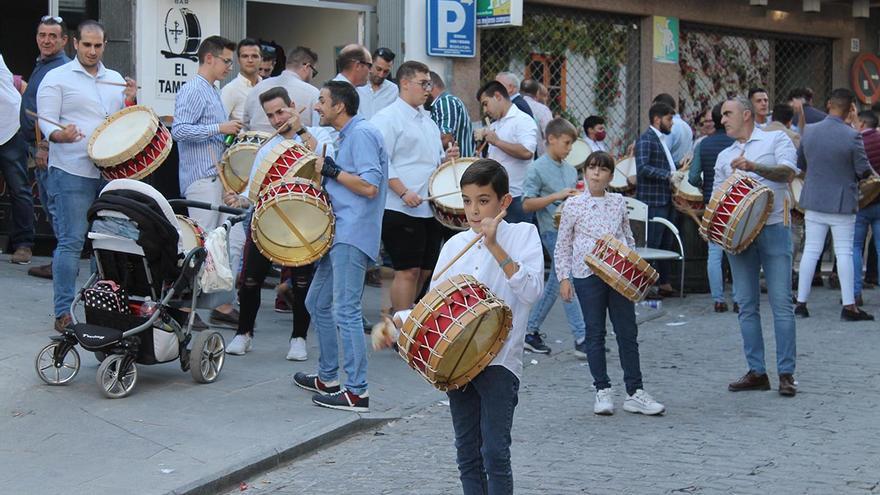 El tambor se adueña de las calles de Baena