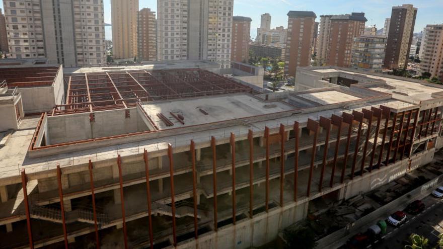 Benidorm y el Consell sellan el reinicio de las obras del Centro Cultural para octubre