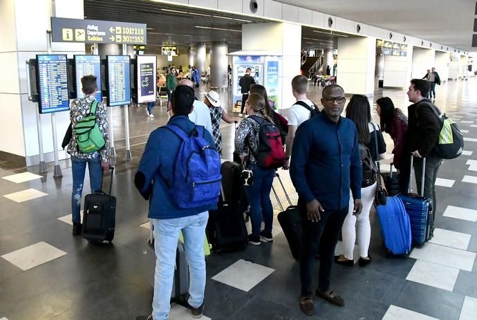 25/02/2020 AEROPUERTO. TELDE. Ambiente en el aeropuerto de Gran Canaria, dos días después de la suspencion de vuelos por la Calima.  Fotógrafa: YAIZA SOCORRO.  | 25/02/2020 | Fotógrafo: Yaiza Socorro