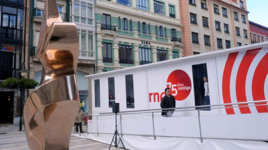 La carpa instalada en el centro de Oviedo. NACHO OREJAS