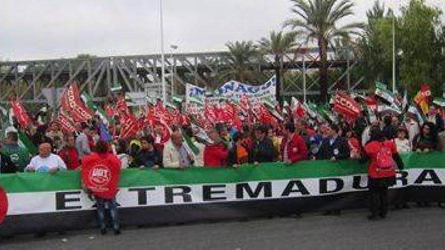8.000 personas exigen en Mérida actuaciones contra el paro y la desprotección social
