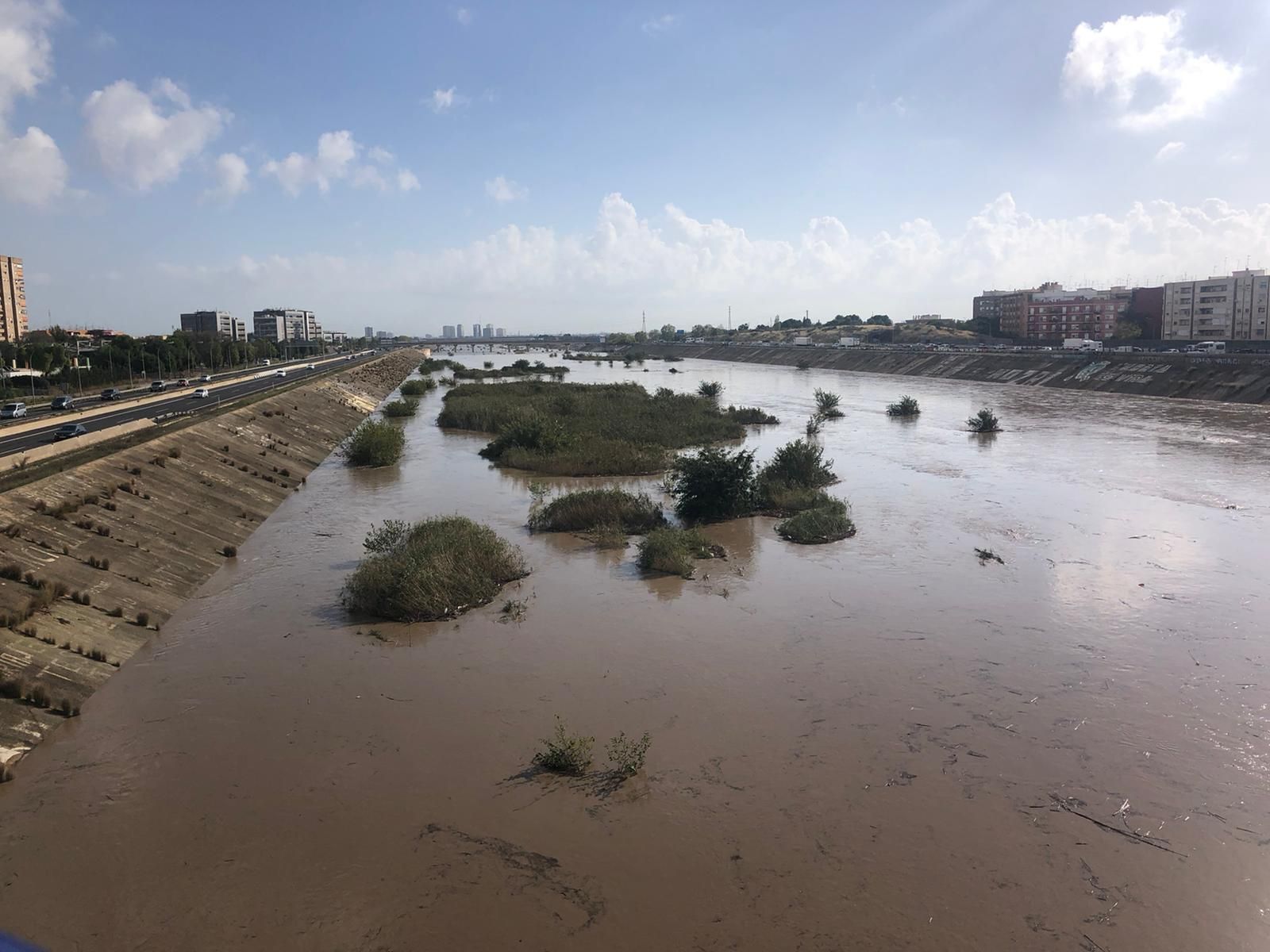 El nuevo cauce del Turia, a rebosar