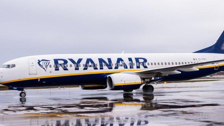 Ryanair anuncia tres nuevas rutas desde Santiago a Ibiza y Menorca