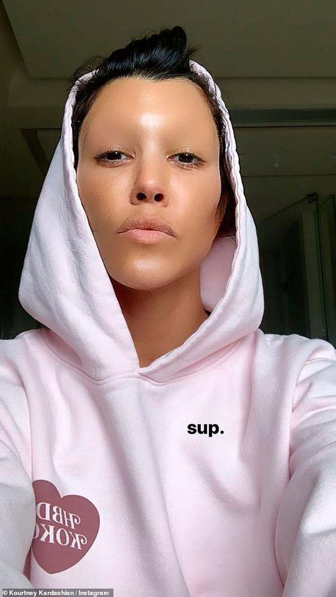 Kourtney Kardashian sin cejas en Instagram