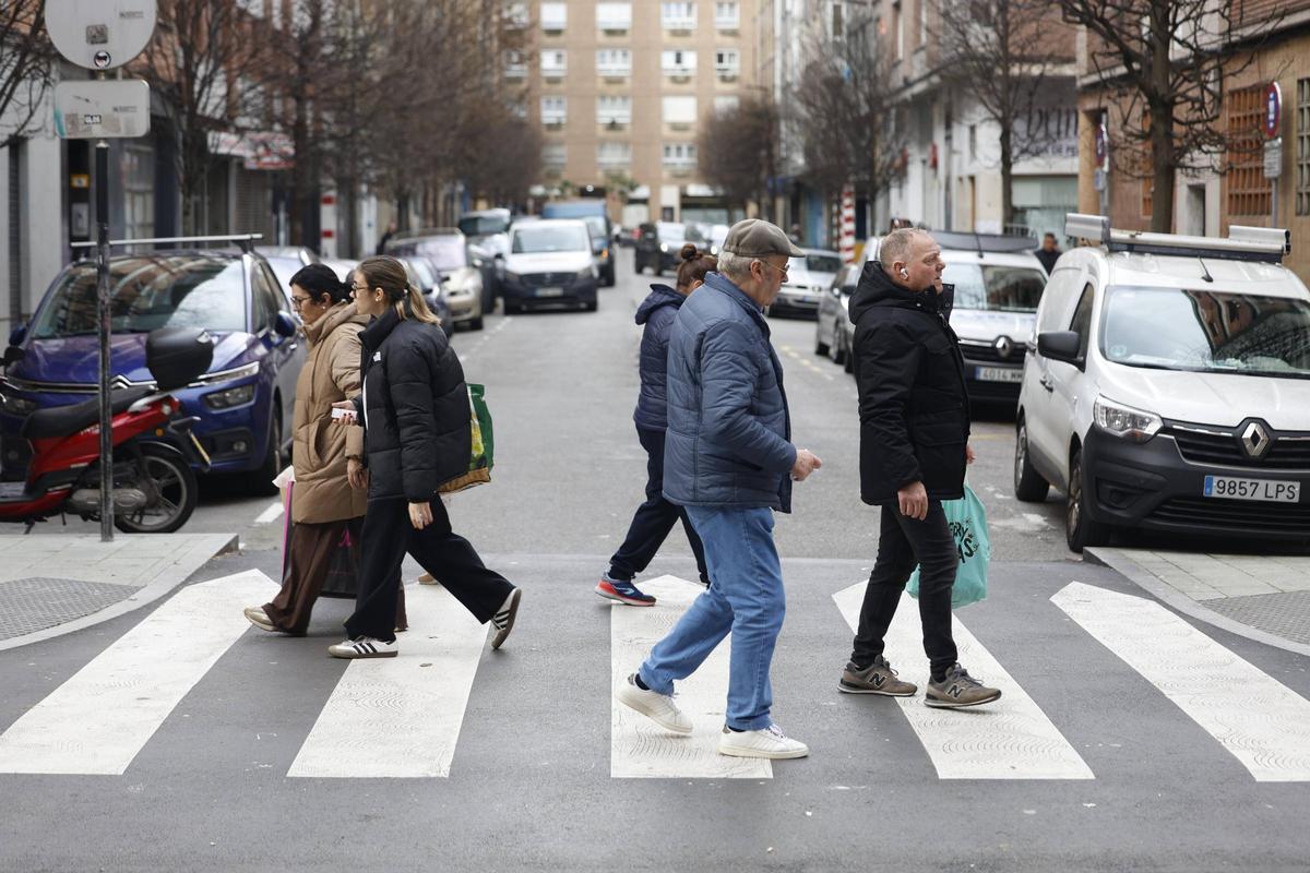 Vecinos de El Llano valoran la renovación de los pasos de peatones en la avenida Schulz, con luces y sombras: “Las obras no son un plato de gusto, pero una vez hechas, se nota la mejora”