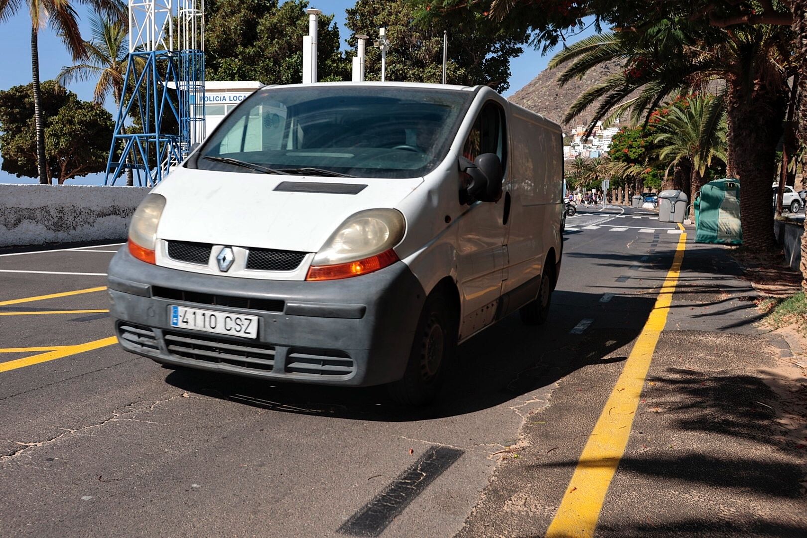 Eliminados los aparcamientos en el carril 0 de Las Teresitas