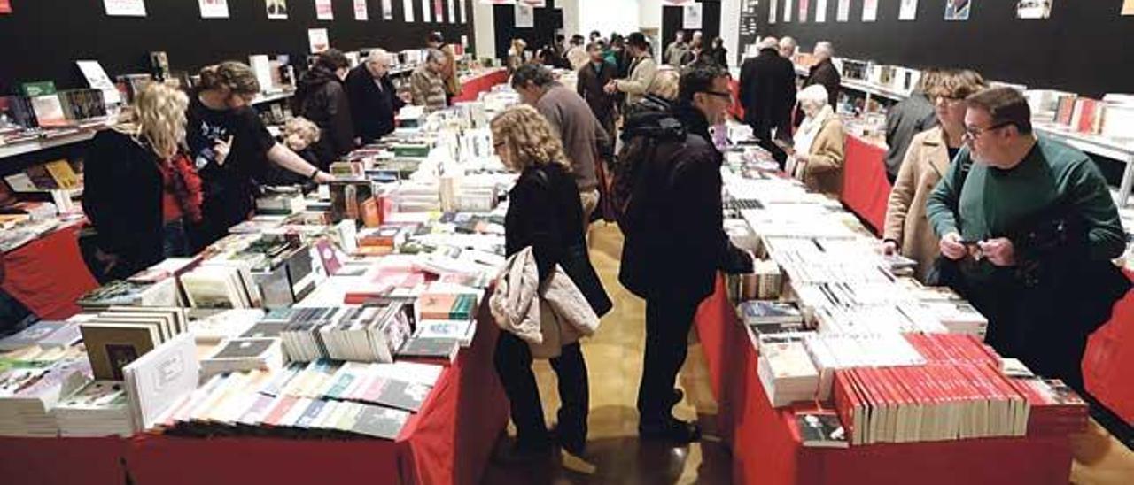 Imagen de la Setmana del Llibre en Català en 2014, cuando se celebró en la capilla de la Misericòrdia.