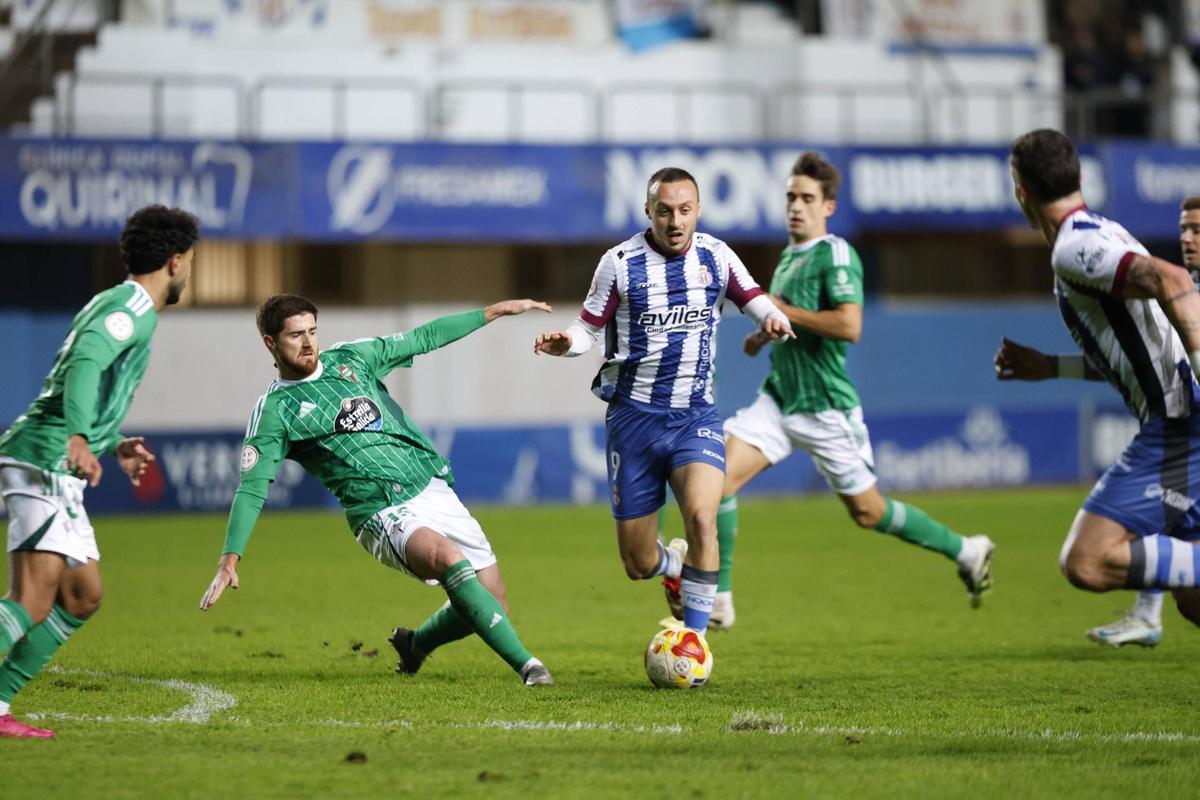 Santamaría, en el partido de la primera vuelta entre el Avilés y el Racing de Ferrol
