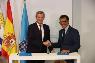 La Xunta firma en el Chuac un convenio de colaboración con la asociación española de Socorros Mutuos de Montevideo