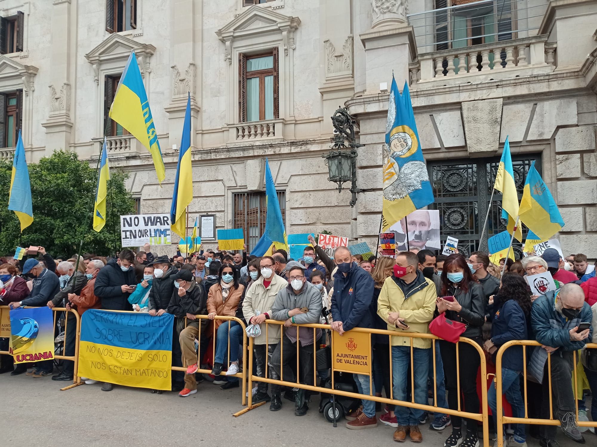 La mascletà con los colores de Ucrania, en imágenes