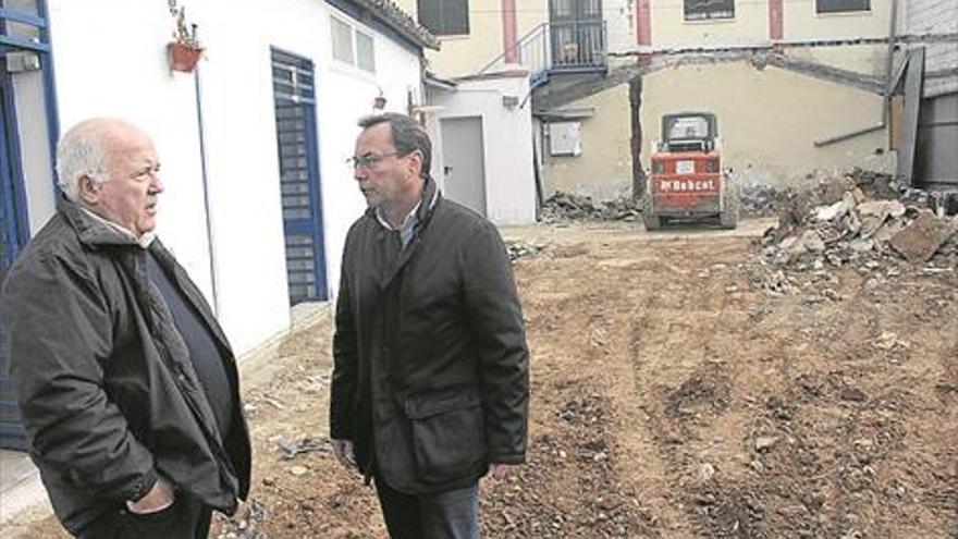 El Ayuntamiento de Villafranca pone a punto la piscina municipal