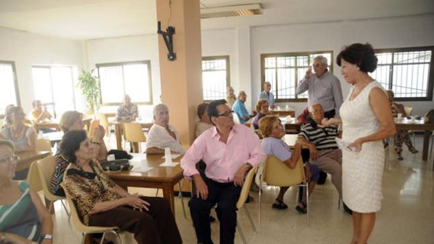 Más de 12.000 dependientes se quedan a las puertas de recibir sus ayudas