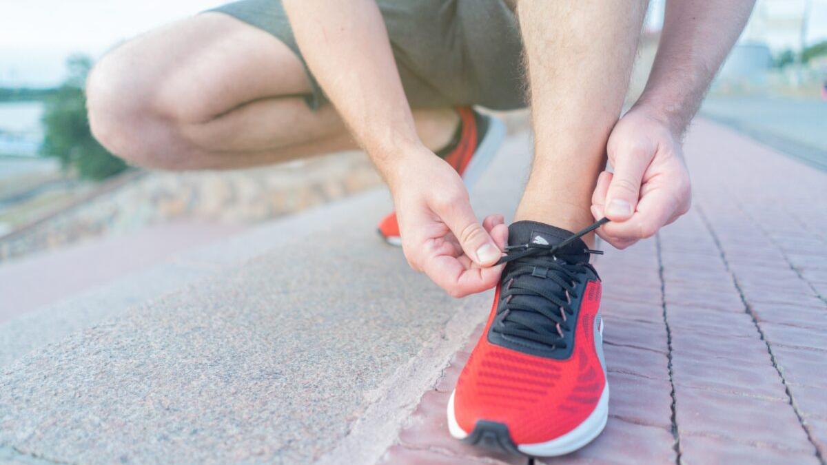 Zapatillas cómodas para correr o caminar.