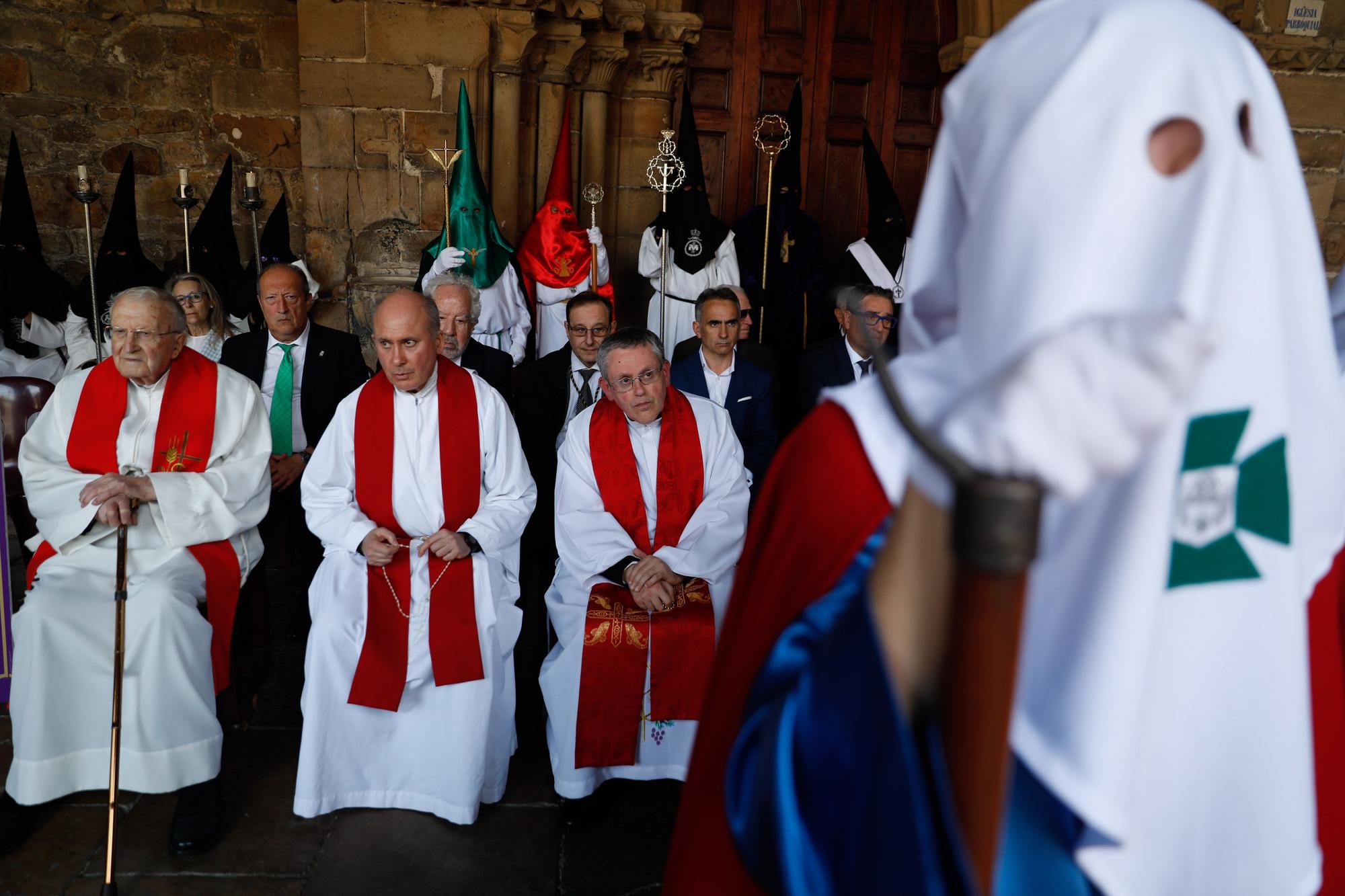 EN IMÁGENES: Emocionante sermón del Desenclavo y procesión del Santo Entierro