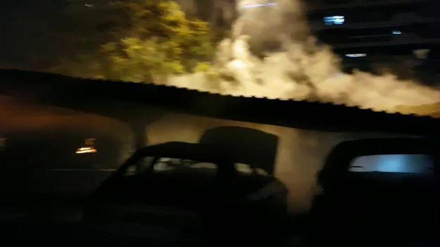 Incendio en un parking de la playa de San Juan