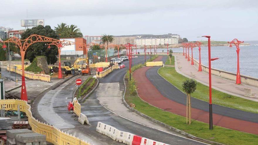 Obras en el paseo marítimo de A Coruña a finales del año pasado. |   // IAGO LÓPEZ