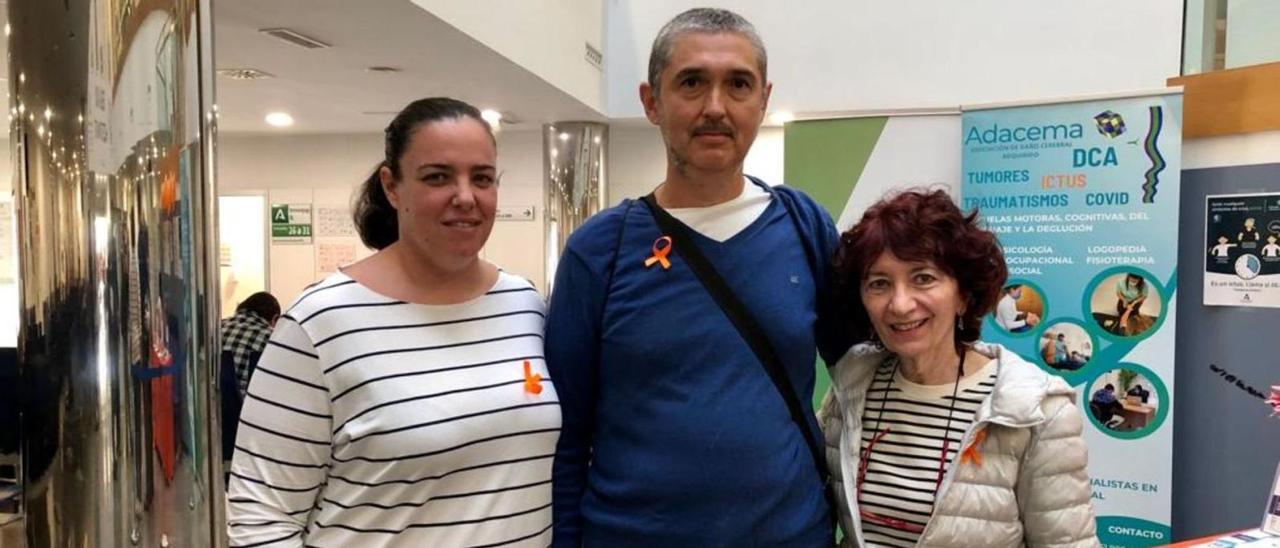 Carmen Soler, Roberto García y Mercedes Cabello en el Hospital Clínico por la celebración del Día Mundial del Ictus.