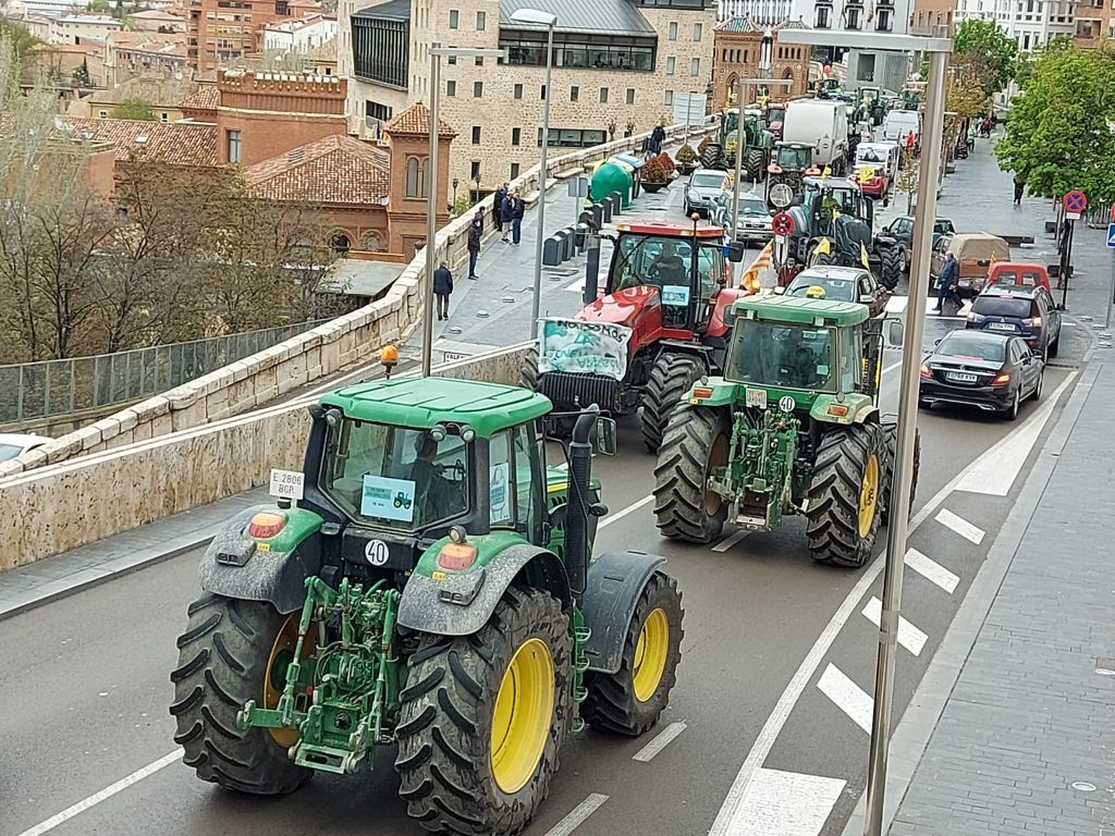 Más de 300 tractores llenan Teruel en la primera de las protestas por la nueva PAC