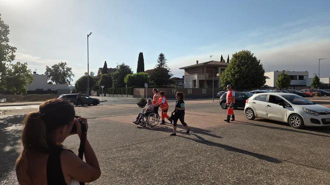 EN IMÁGENES | Los primeros desalojados llegan al pabellón de Monzón