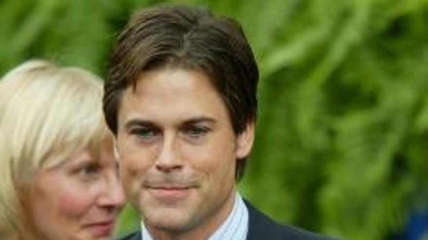 Fotografía de archivo del 17 de noviembre de 2003 que muestra al actor estadounidense Rob Lowe a su llegada a la ceremonia de posesión del gobernador de California, Arnold Schwarzenegger,