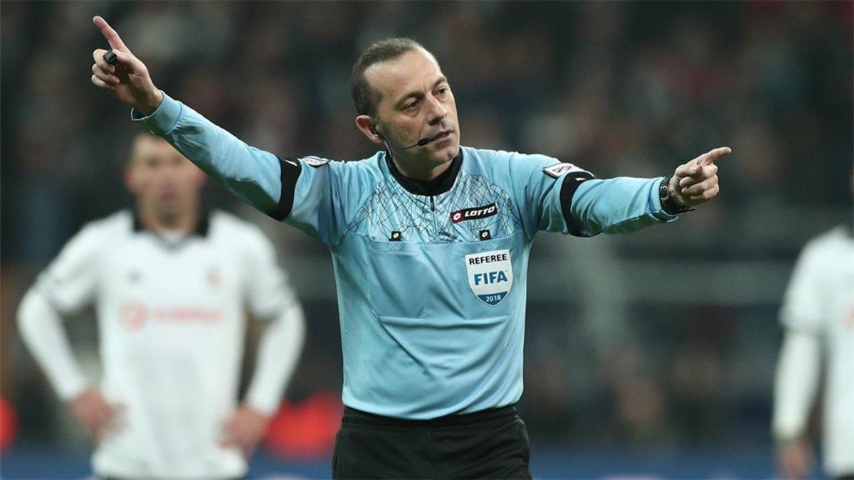 Cüneyt Çakyr es el árbitro designado para el Olympique Lyon-FC Barcelona