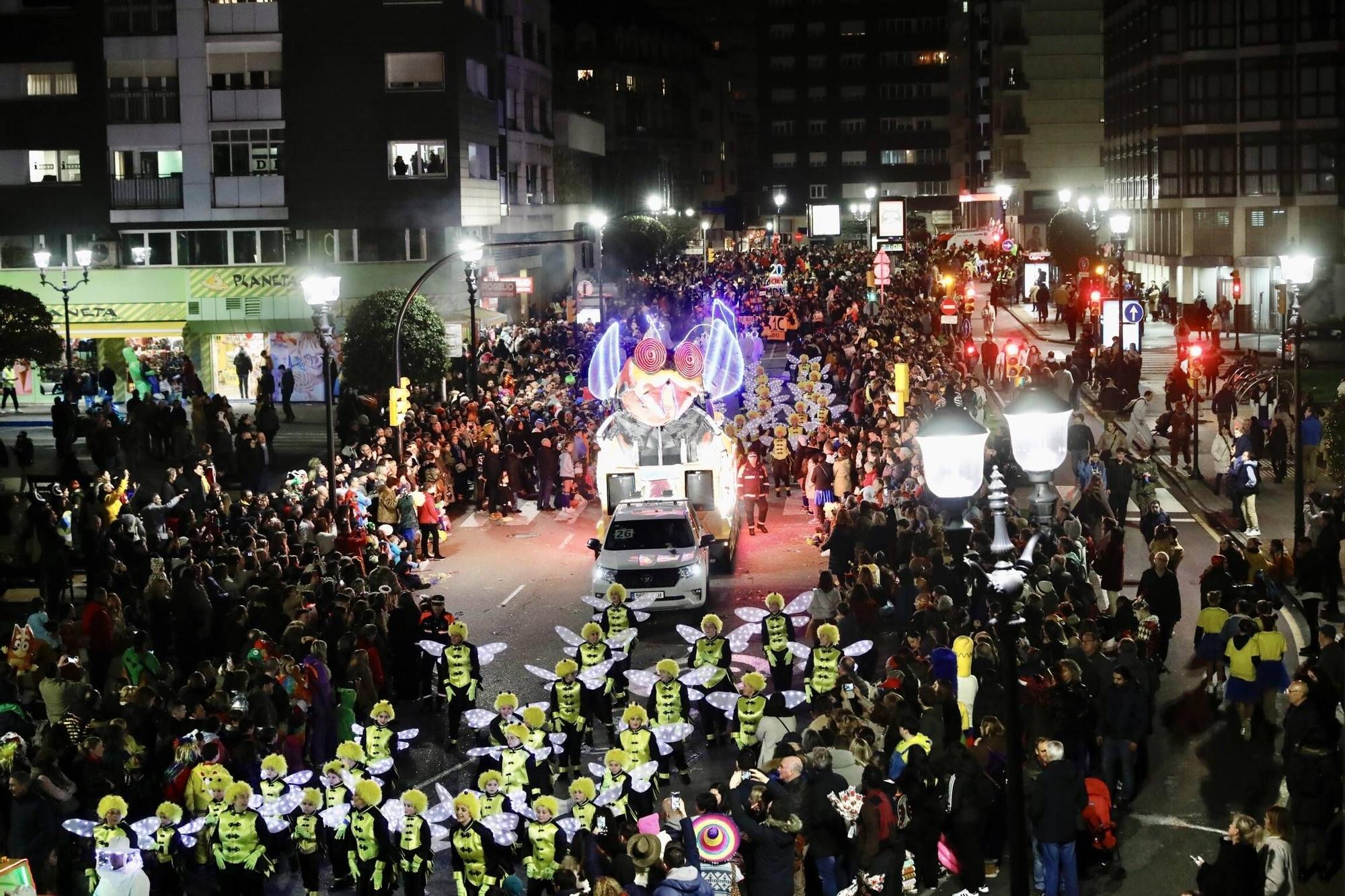 Así fue el multitudinario desfile del Antroxu de Gijón (en imágenes)