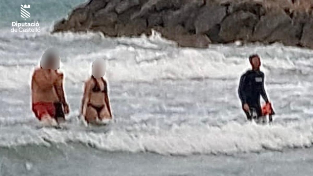 Imagen del rescate de este domingo en Orpesa.