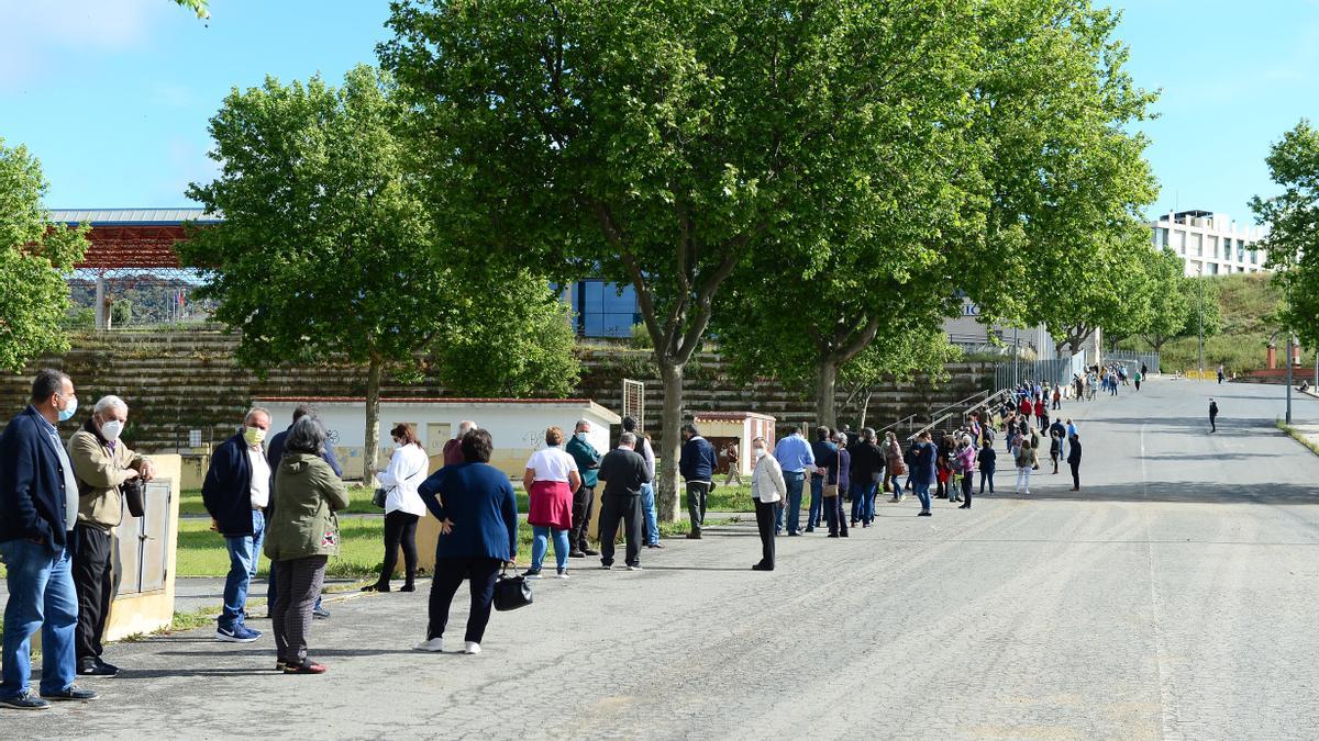 Colas para la vacunación en El Berrocal de Plasencia.