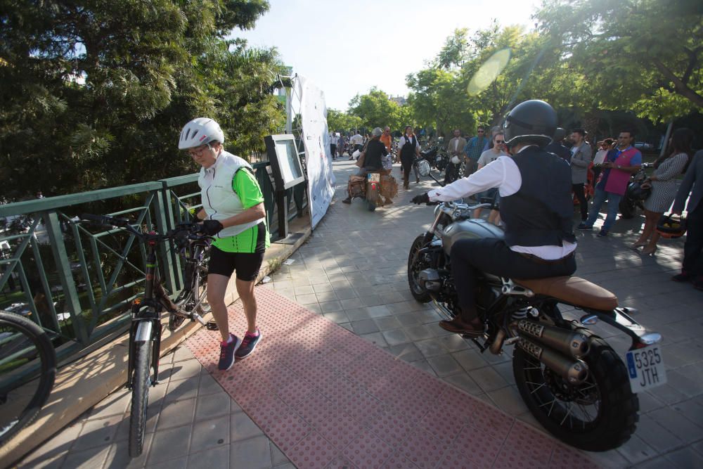 Motos custom y vintage invaden Alicante para luchar contra el cáncer de próstata