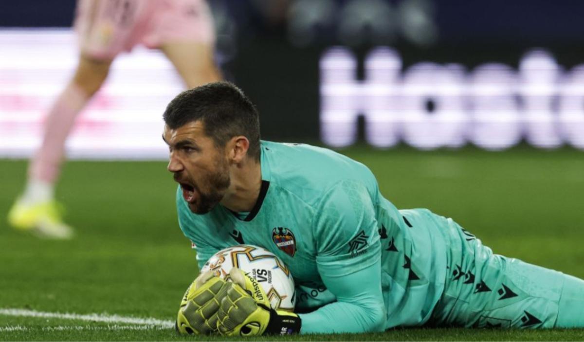 Mathew Ryan, durante el encuentro ante el Real Oviedo en el Ciutat de València