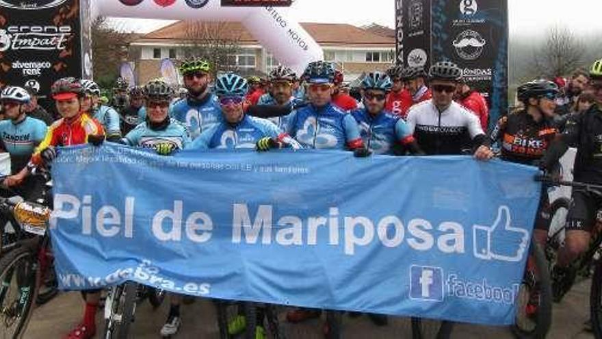 Los participantes en la prueba, solidarios con Piel de Mariposa.