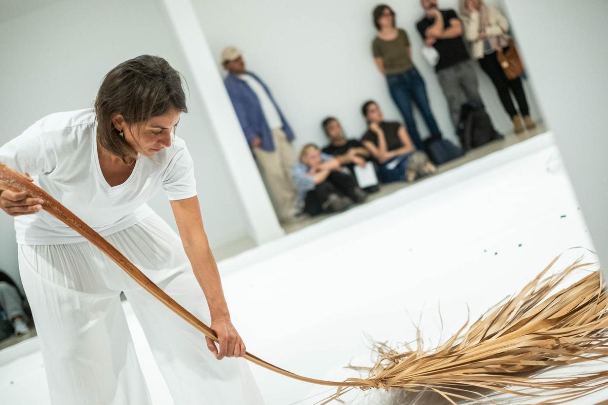 Presentación de la performance 'A ras de suelo'