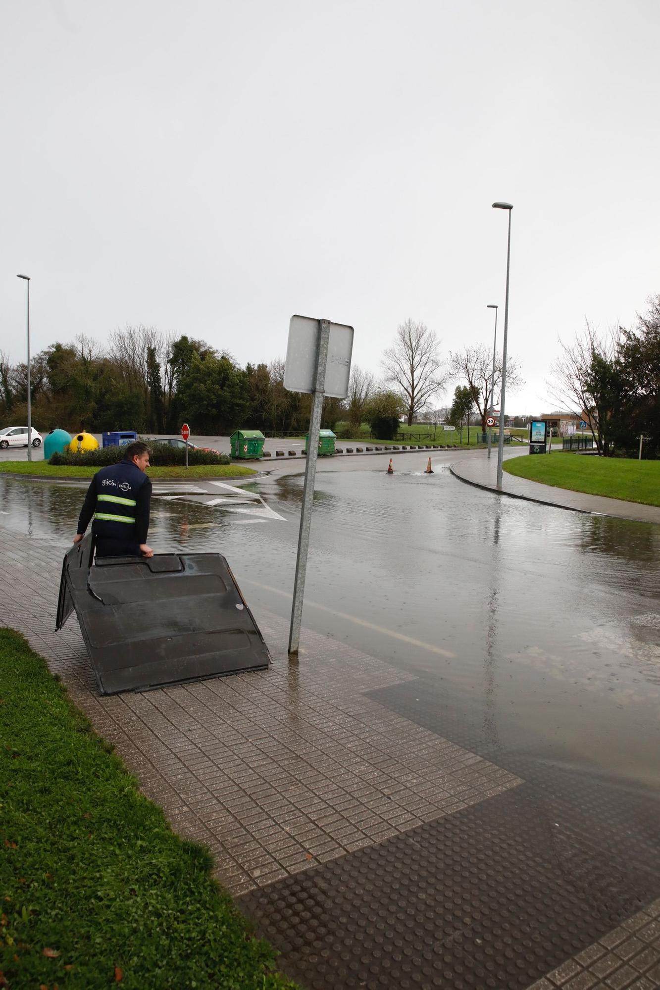 EN IMÁGENES: El temporal en Asturias deja las primeras inundaciones por las lluvias, incidencias en los trenes y vuelos suspendidos