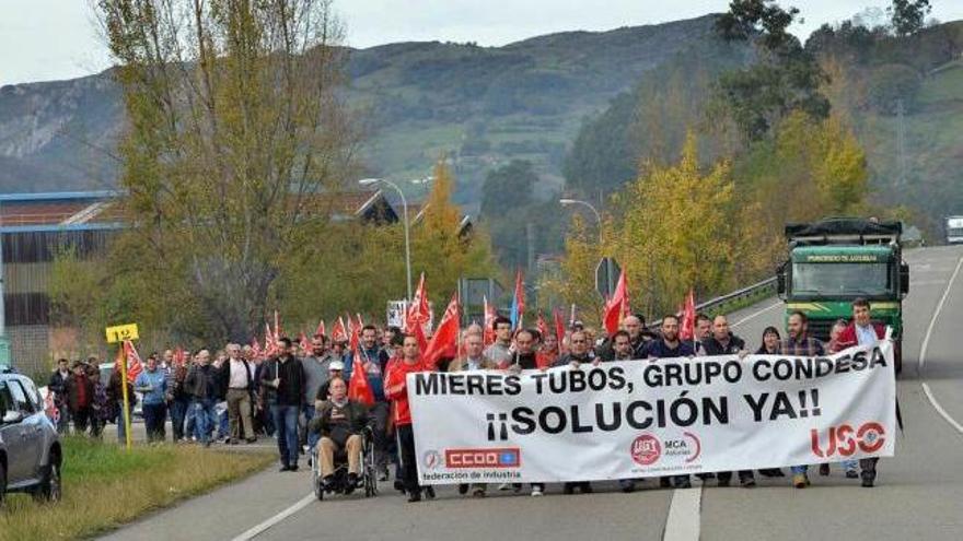 Una de las últimas protestas convocadas por los trabajadores de Mieres Tubos.