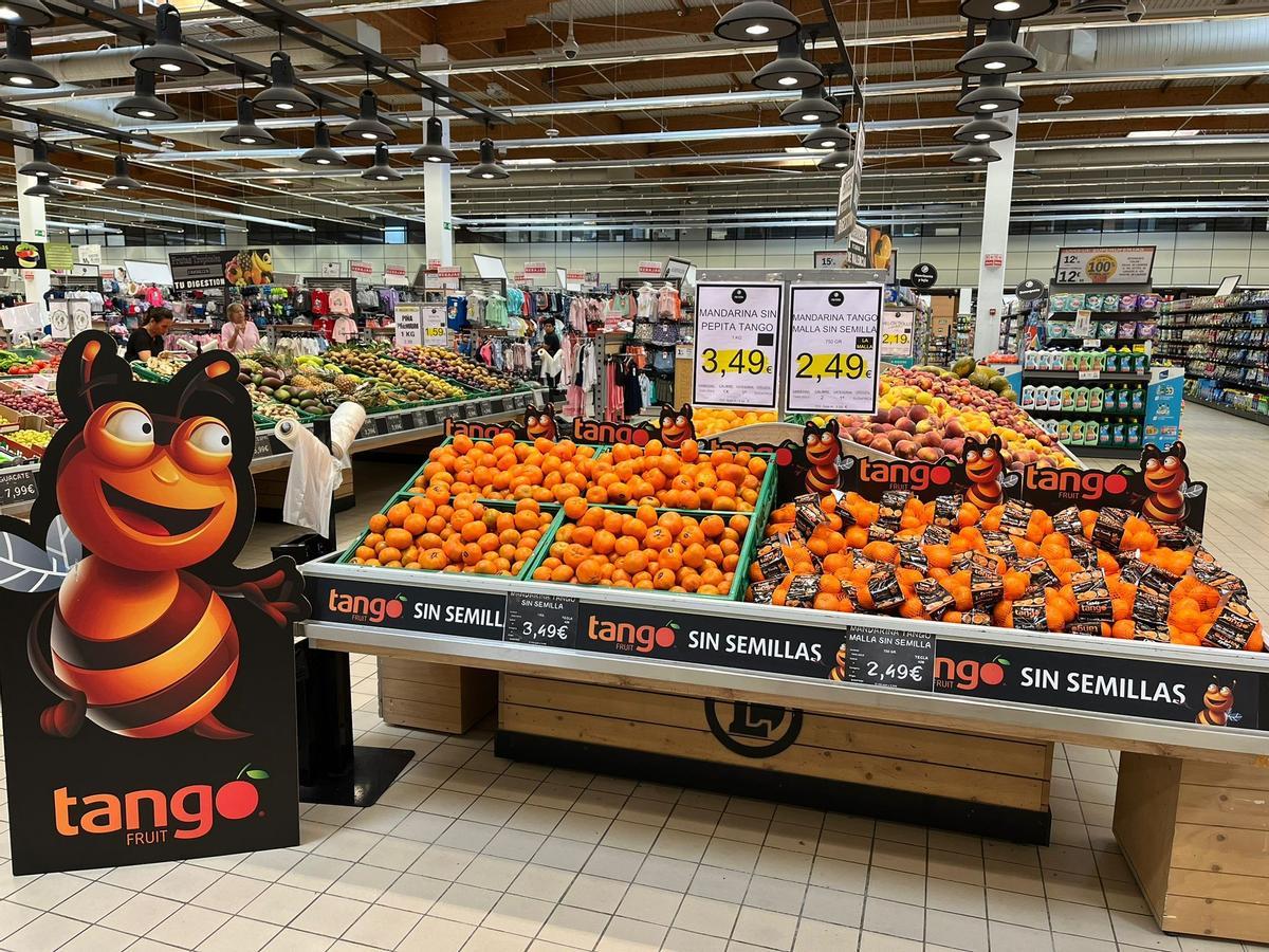 La marca Tango Fruit, con la variedad sin semillas Tang Gold, en un supermercado.