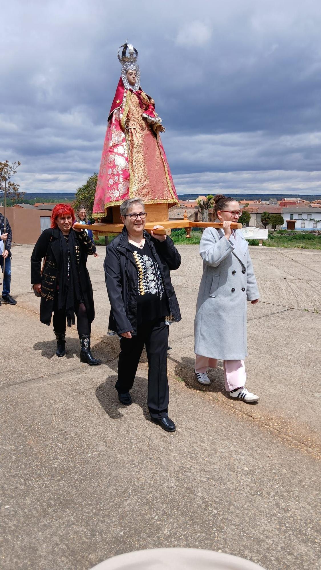 GALERÍA | La procesión de Santa Bárbara en Arrabalde, en imágenes