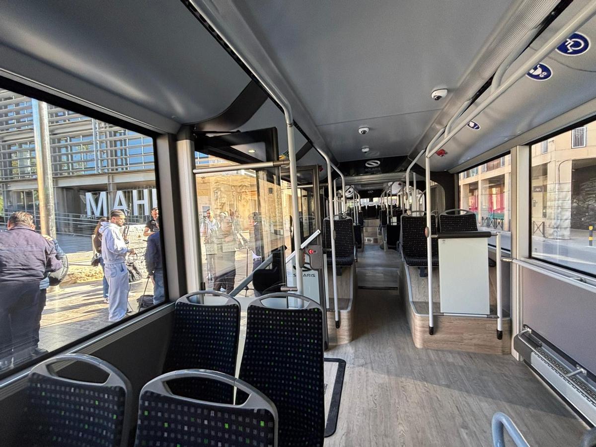 El Ayuntamiento estudia si es aconsejable económicamente y a nivel movilidad la compra de autobuses articulados para Elche