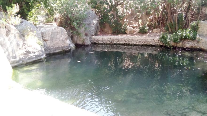 La ruta de senderismo en Alicante que más brilla en primavera: fácil, circular y hasta con pozas de agua