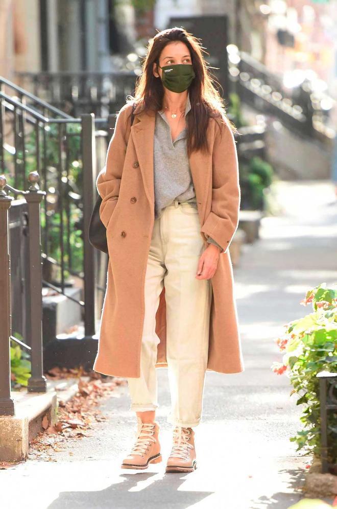 Katie Holmes con jersey de cashmere de Mango