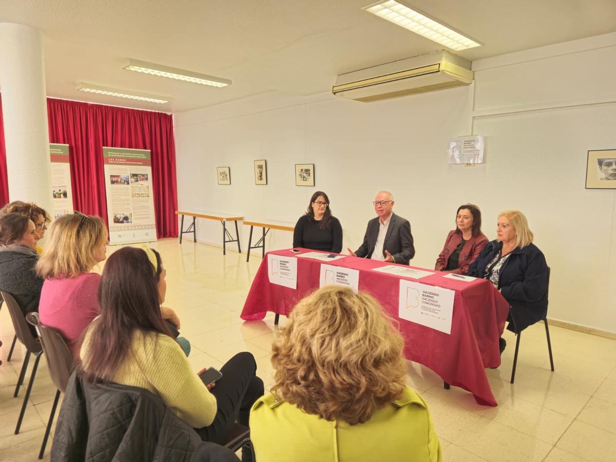 El edil de Urbanismo, Antonio Navarro, se reunió con los grupos de trabajo creados en esta primera fase del proyecto.