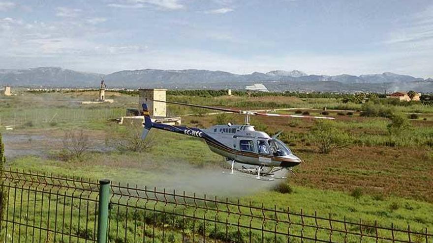 El helicóptero fumigó durante el pasado mes de abril.