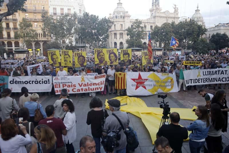 Concentración en València contra la sentencia del 'procés'