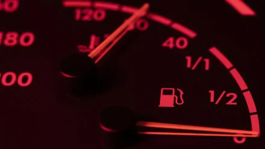 Esto es lo que le puede pasar a tu coche si conduces en reserva