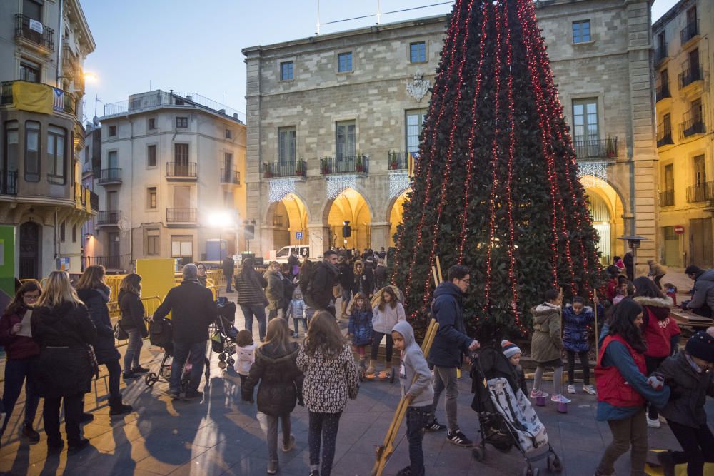 Últim dia del príncep Assuan a la plaça Major de Manresa