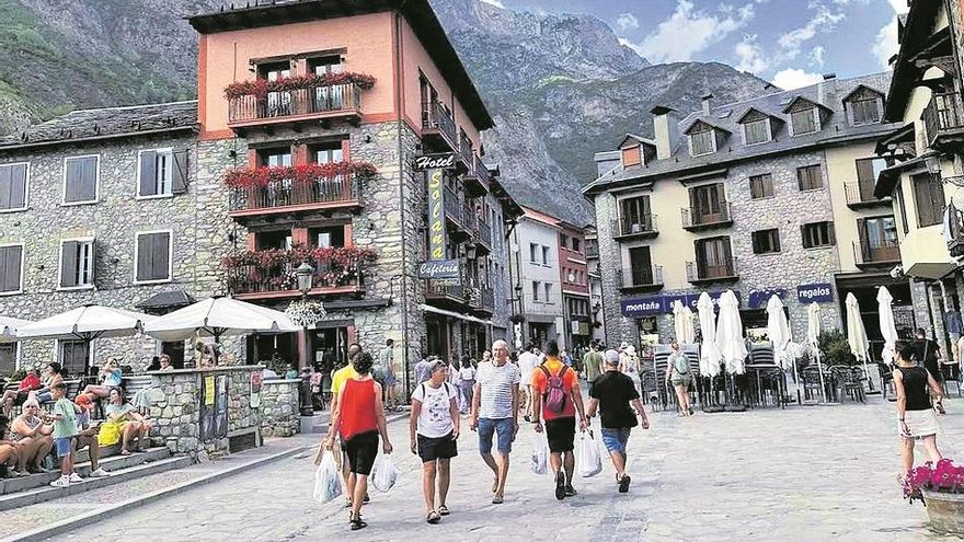 El Pirineo aragonés acusa la falta de vivienda en pleno verano para trabajadores y urge soluciones